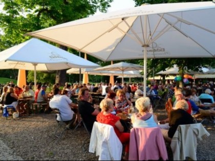 Фото: Biergarten im Schlossgarten