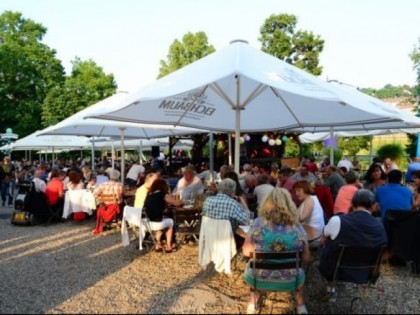 Фото: Biergarten im Schlossgarten